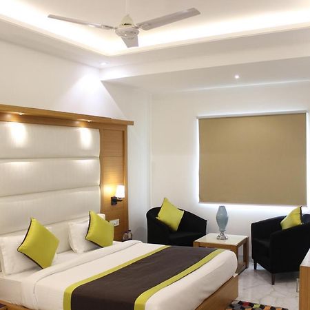 Hotel Aero Star Near Delhi Airport 뉴델리 외부 사진