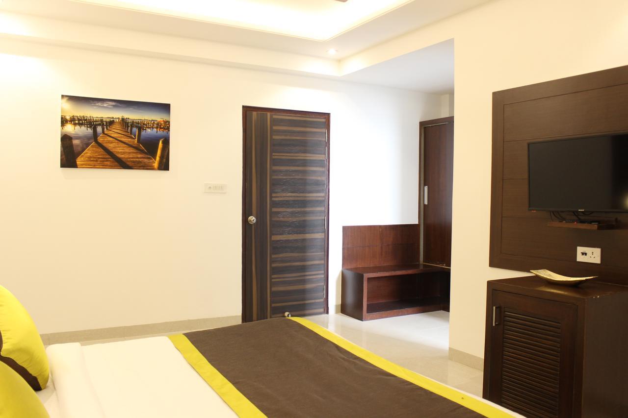 Hotel Aero Star Near Delhi Airport 뉴델리 외부 사진