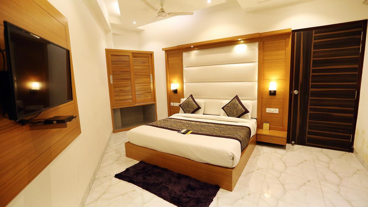 Hotel Aero Star Near Delhi Airport 뉴델리 외부 사진