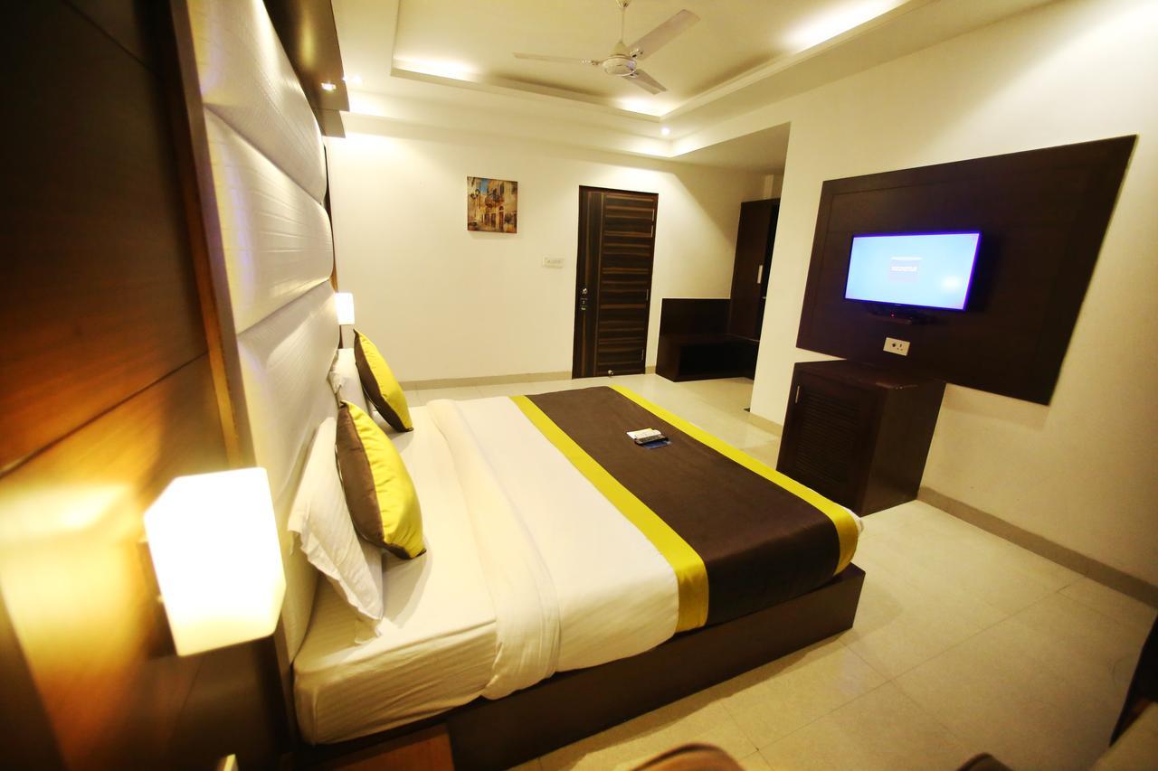 Hotel Aero Star Near Delhi Airport 뉴델리 외부 사진