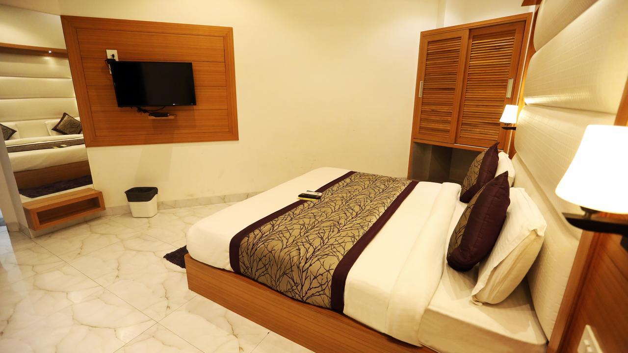 Hotel Aero Star Near Delhi Airport 뉴델리 외부 사진