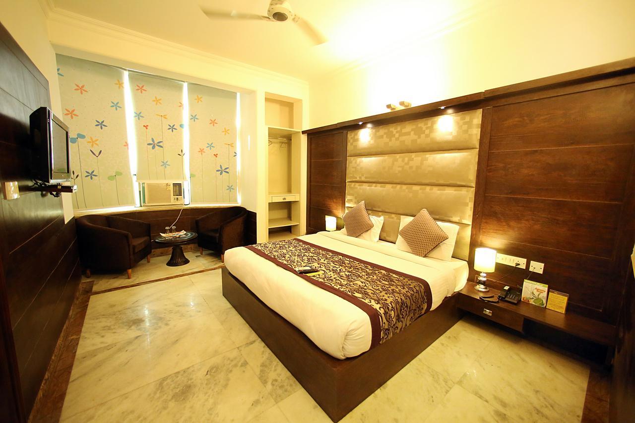 Hotel Aero Star Near Delhi Airport 뉴델리 외부 사진