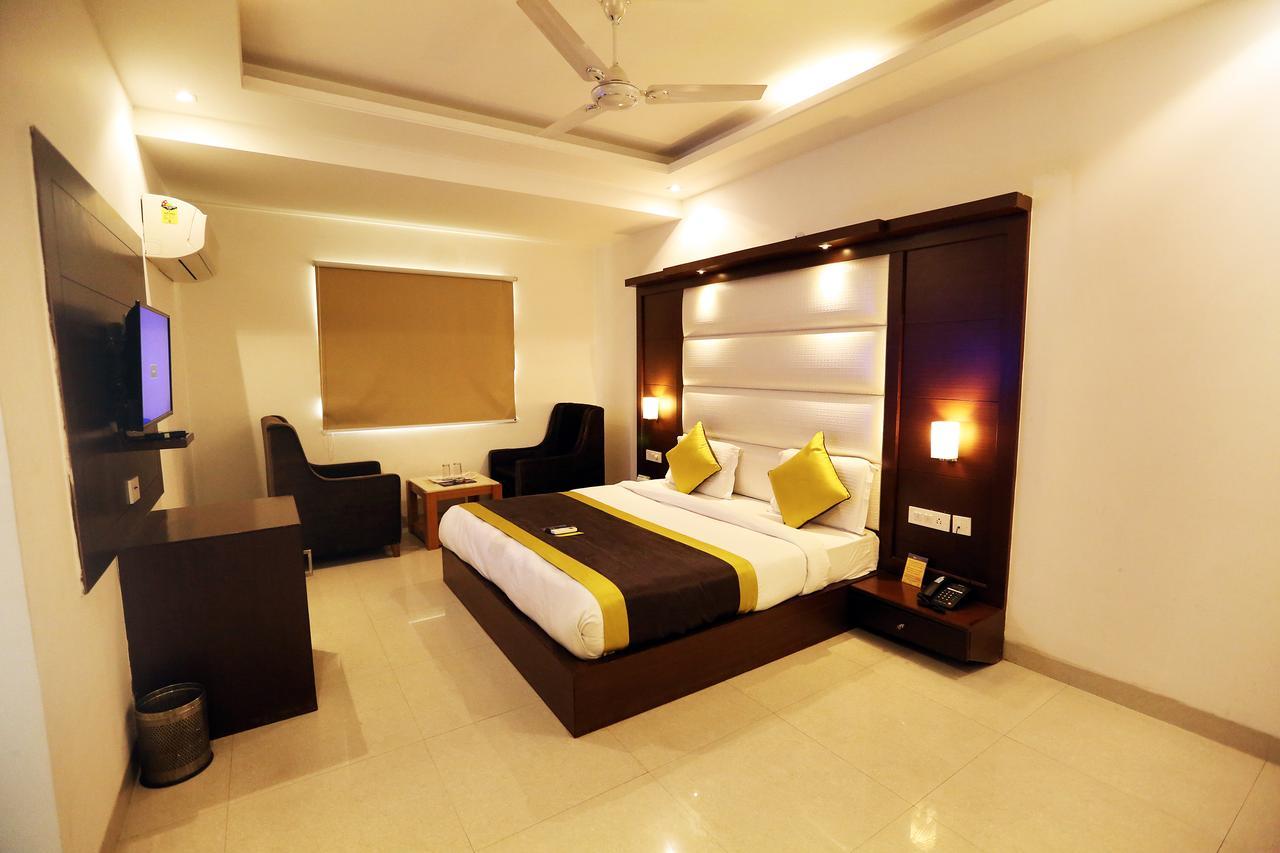 Hotel Aero Star Near Delhi Airport 뉴델리 외부 사진