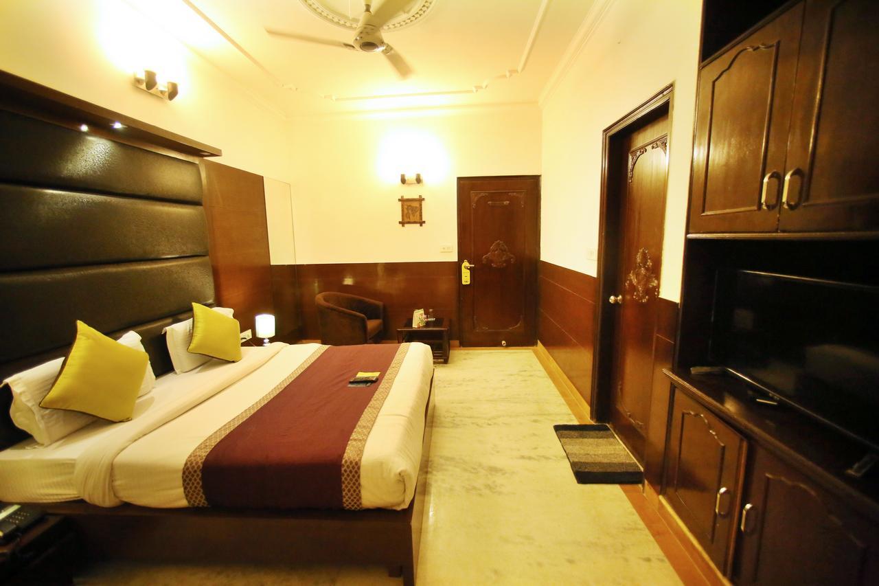 Hotel Aero Star Near Delhi Airport 뉴델리 외부 사진