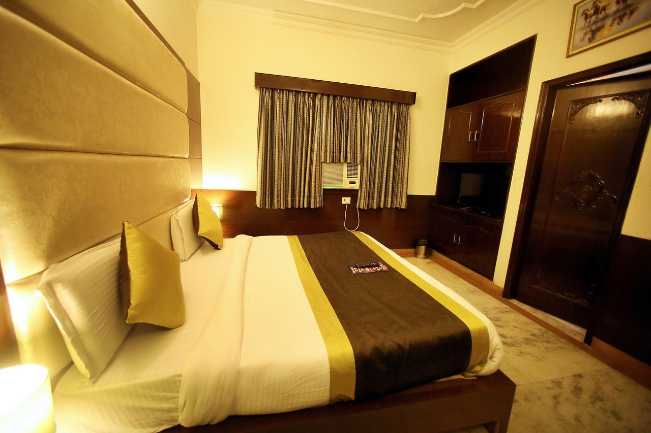 Hotel Aero Star Near Delhi Airport 뉴델리 외부 사진