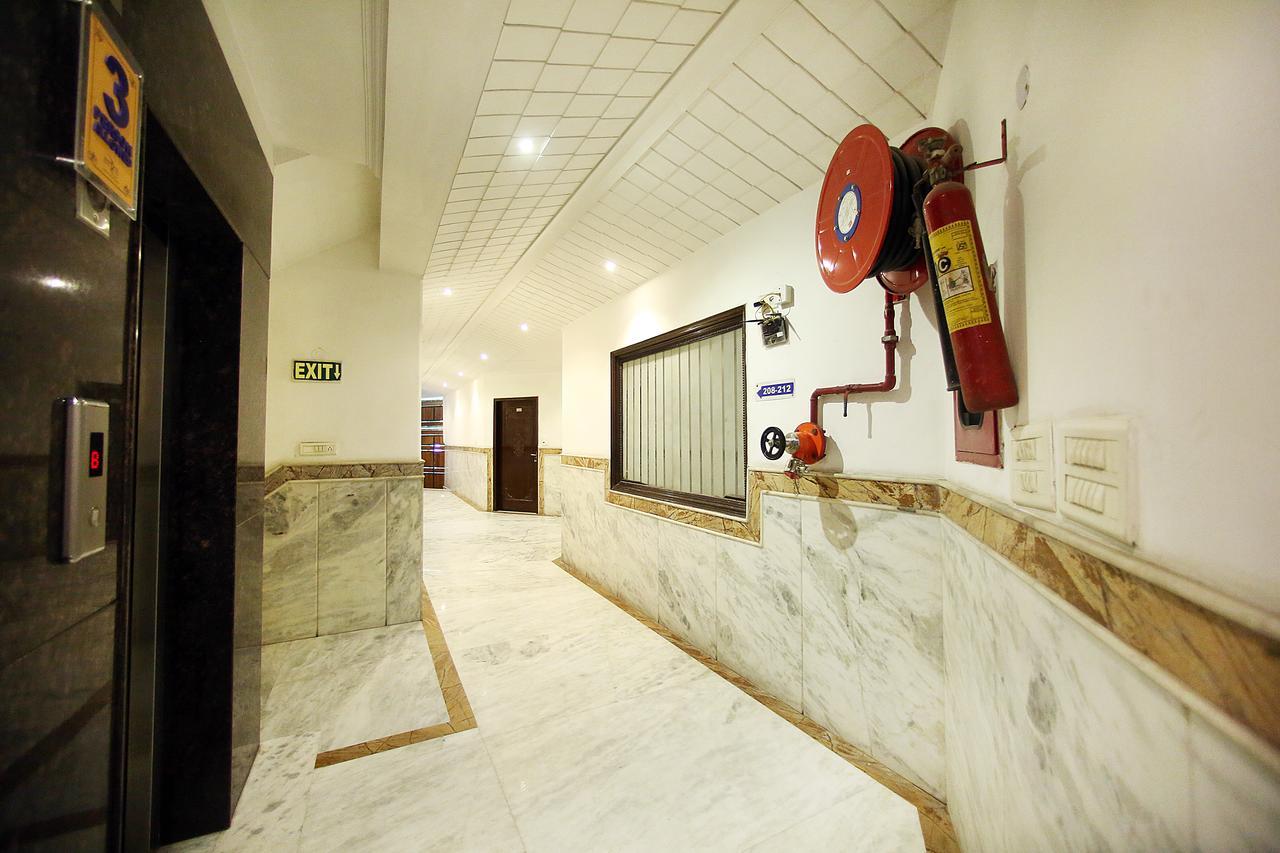 Hotel Aero Star Near Delhi Airport 뉴델리 외부 사진