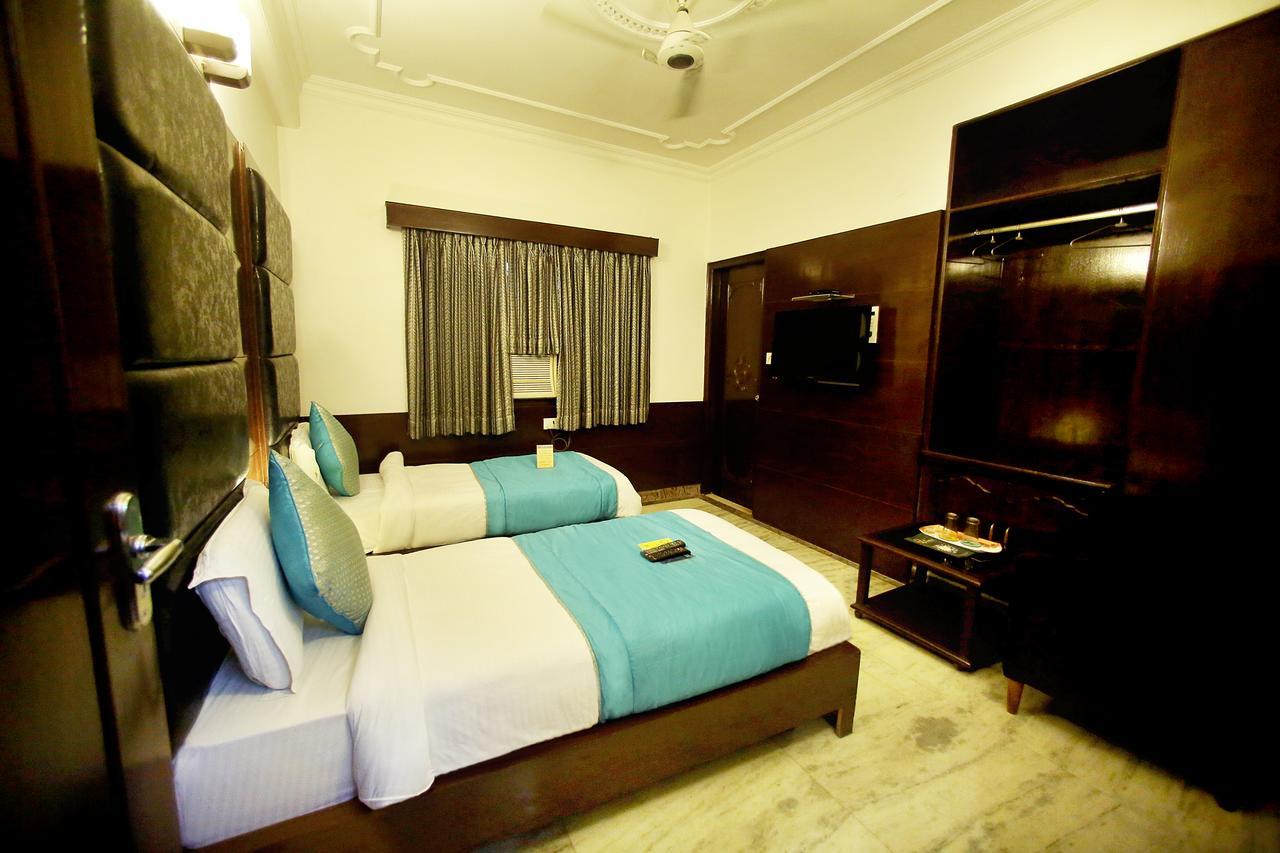 Hotel Aero Star Near Delhi Airport 뉴델리 외부 사진
