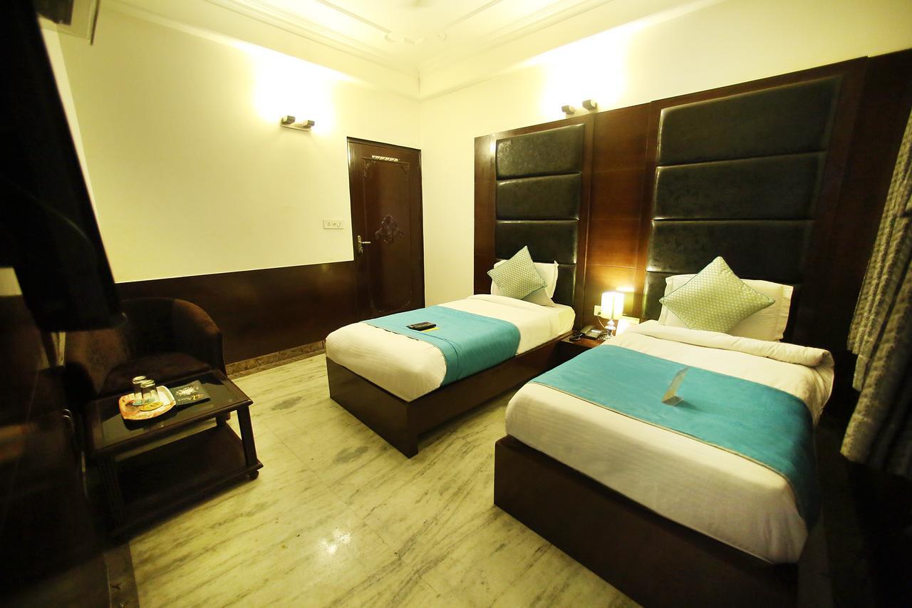 Hotel Aero Star Near Delhi Airport 뉴델리 외부 사진