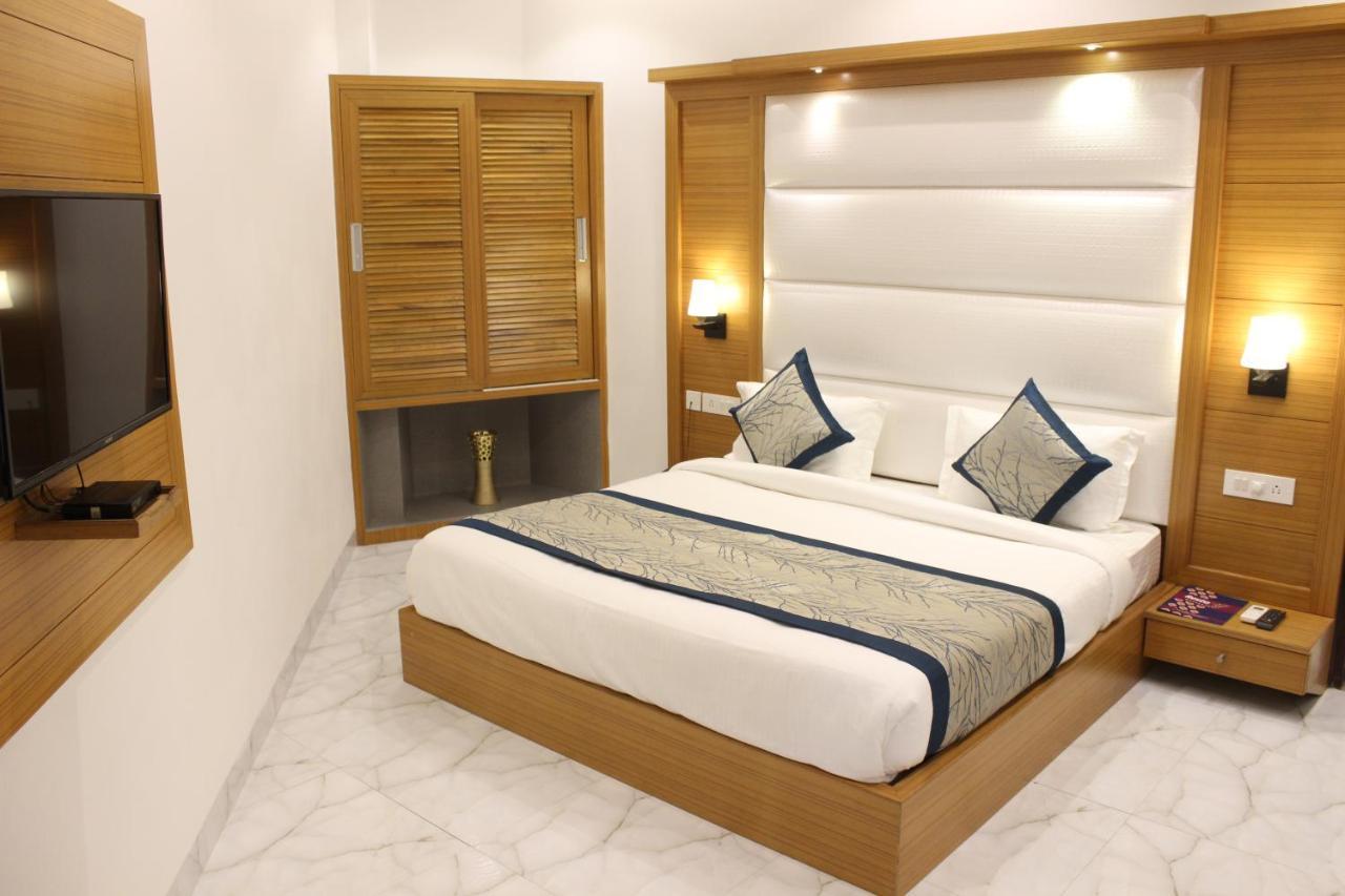 Hotel Aero Star Near Delhi Airport 뉴델리 외부 사진