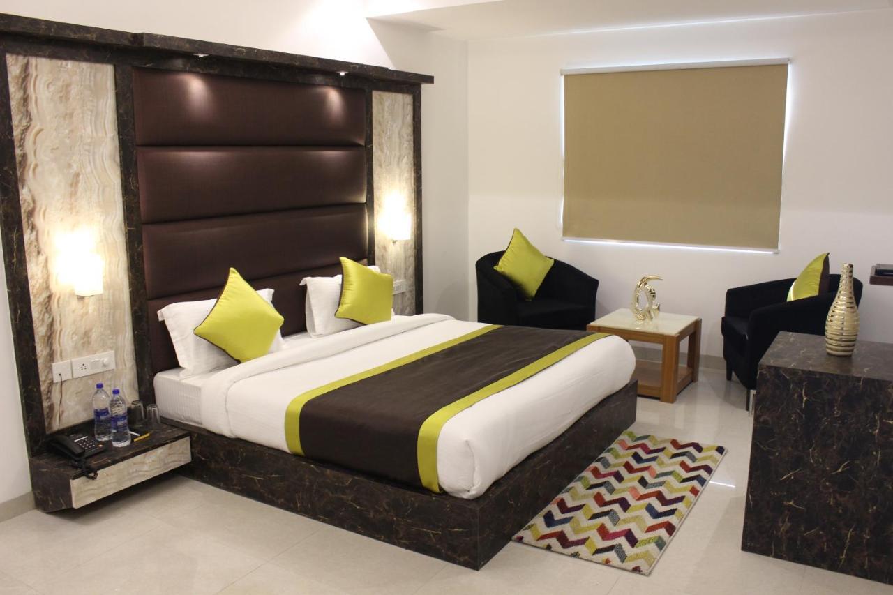 Hotel Aero Star Near Delhi Airport 뉴델리 외부 사진