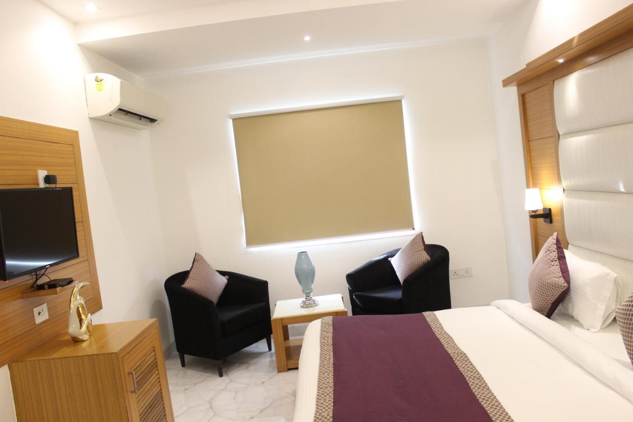 Hotel Aero Star Near Delhi Airport 뉴델리 외부 사진