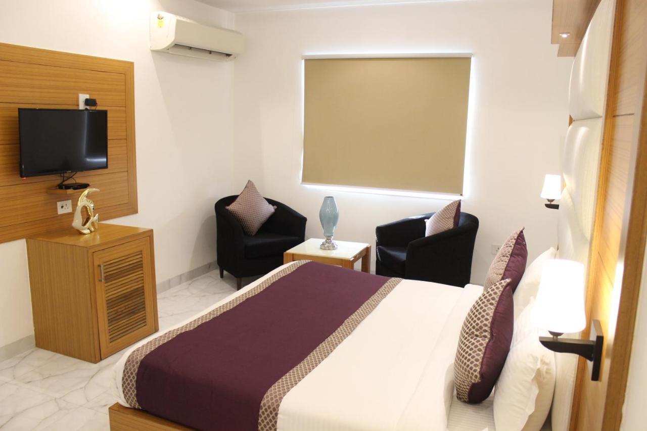 Hotel Aero Star Near Delhi Airport 뉴델리 외부 사진