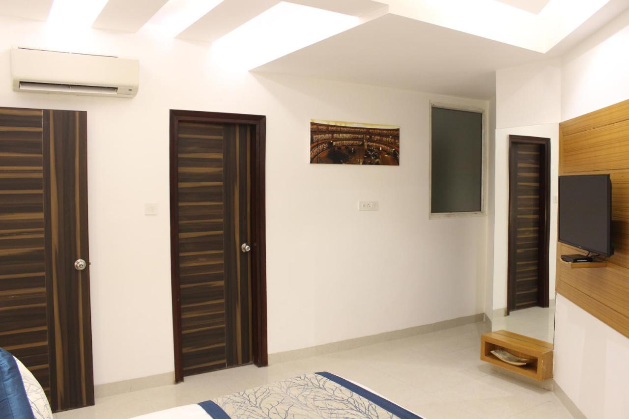 Hotel Aero Star Near Delhi Airport 뉴델리 외부 사진