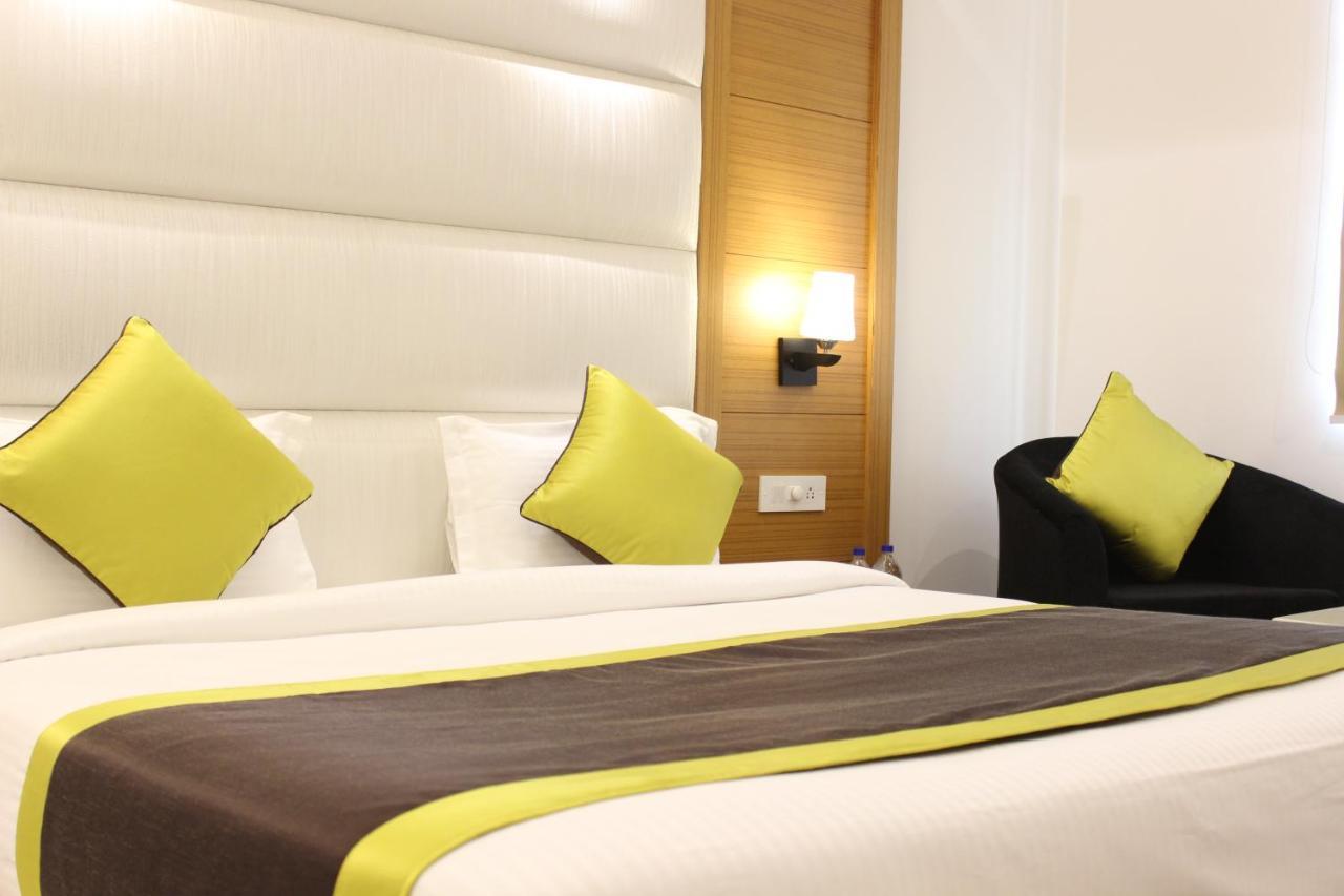 Hotel Aero Star Near Delhi Airport 뉴델리 외부 사진