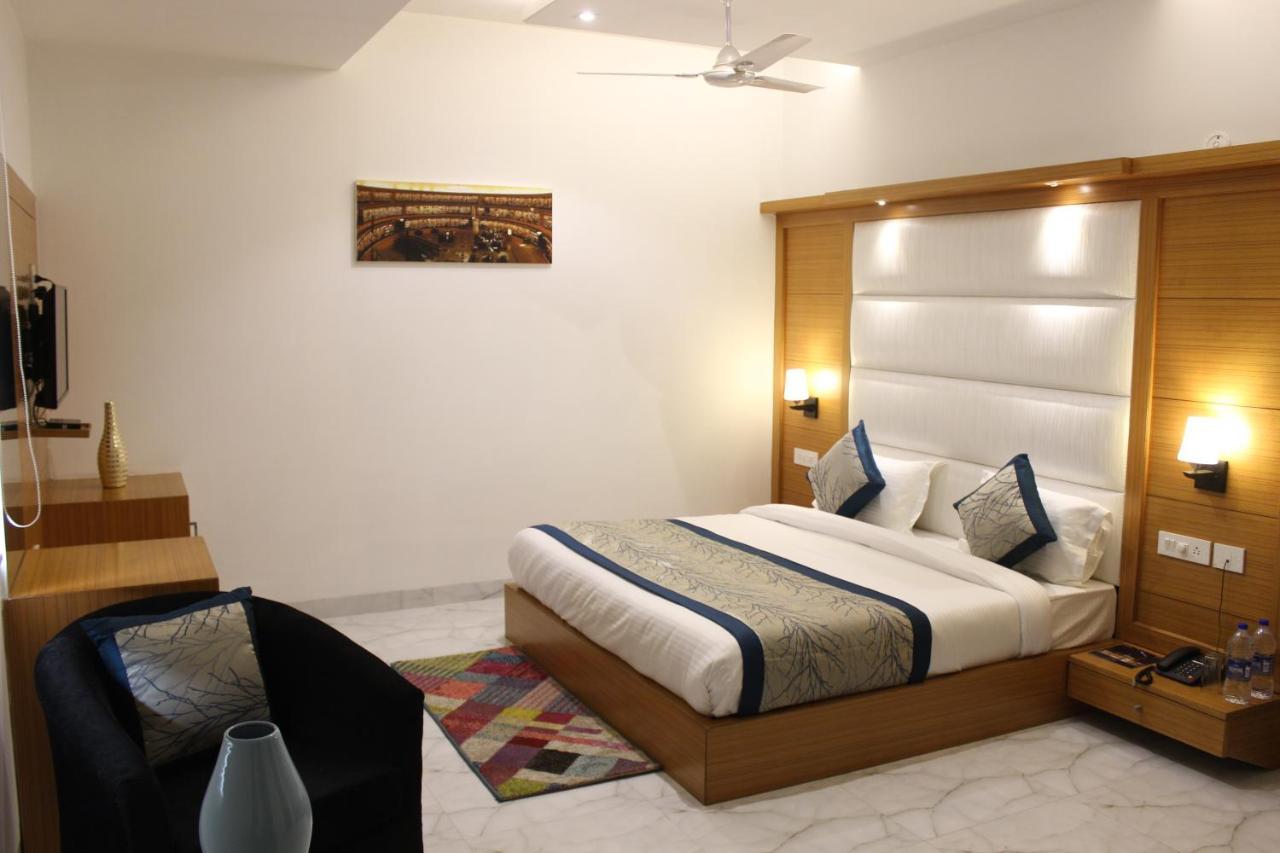 Hotel Aero Star Near Delhi Airport 뉴델리 외부 사진