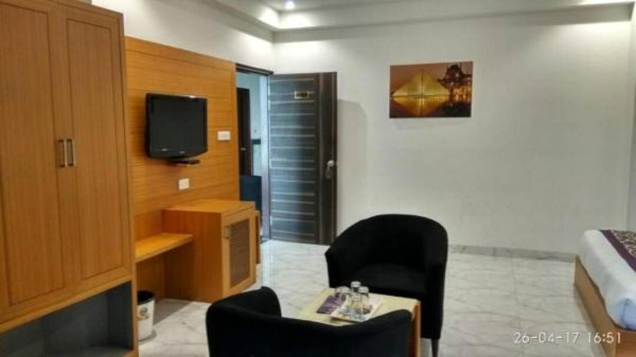 Hotel Aero Star Near Delhi Airport 뉴델리 외부 사진